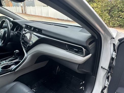 Used 2020 Toyota Camry XLE w/ Carpet Mat Package FWD image 38