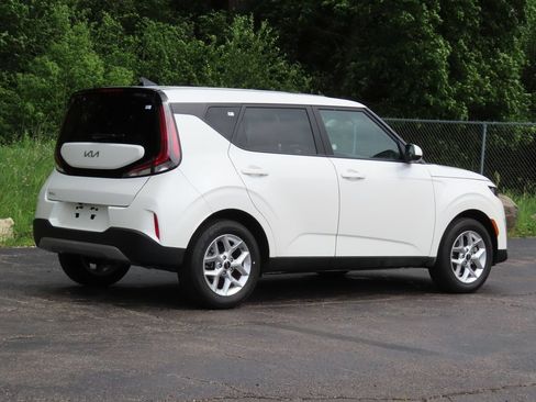 Certified 2025 Kia Soul LX w/ LX Technology Package FWD image 3