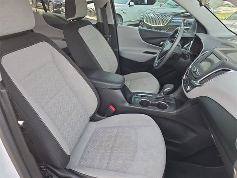 Used 2022 Chevrolet Equinox LS w/ LS Convenience Package image 10