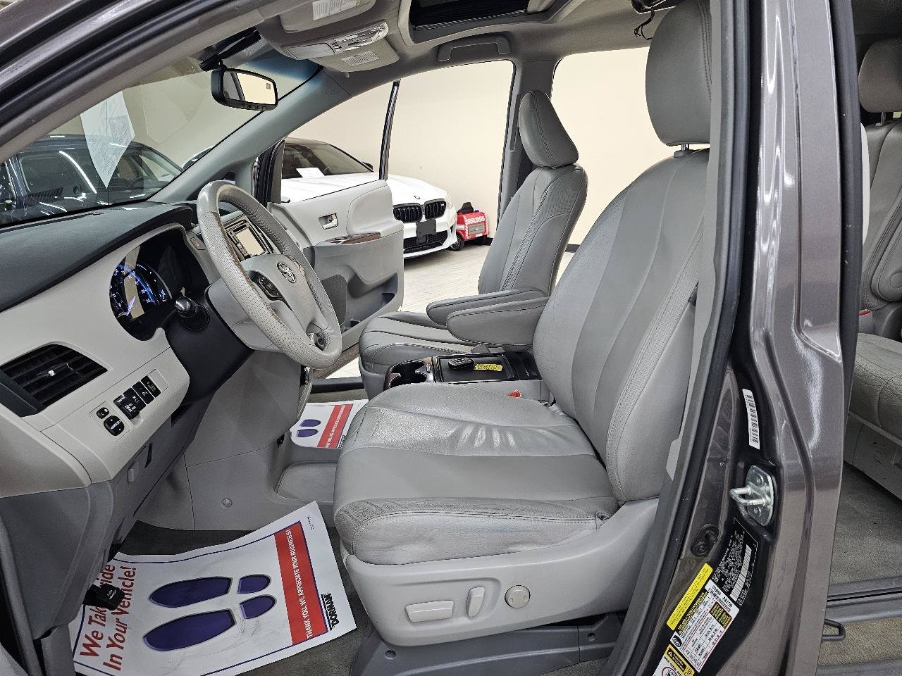 Used 2013 Toyota Sienna XLE FWD image 20