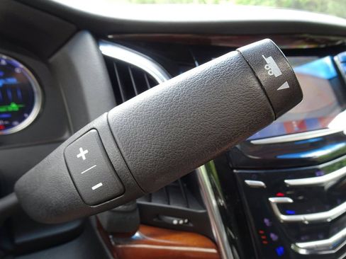Used 2018 Cadillac Escalade Premium Luxury RWD image 19