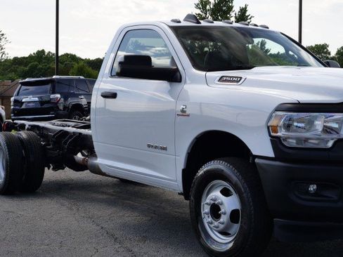 Used 2022 RAM 3500 Tradesman RWD image 13