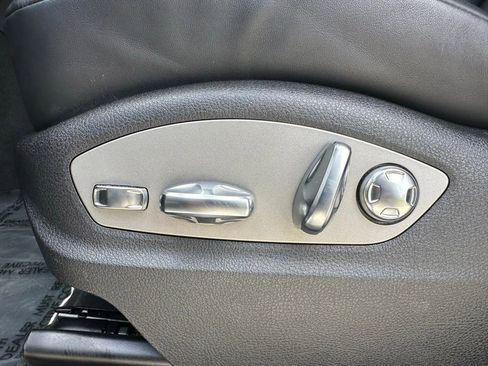 Certified 2025 Porsche Macan AWD/4WD image 23