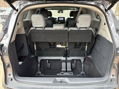 Used 2024 Toyota Sienna XLE image 20