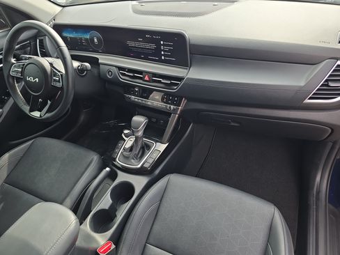 Certified 2024 Kia Seltos EX FWD image 11