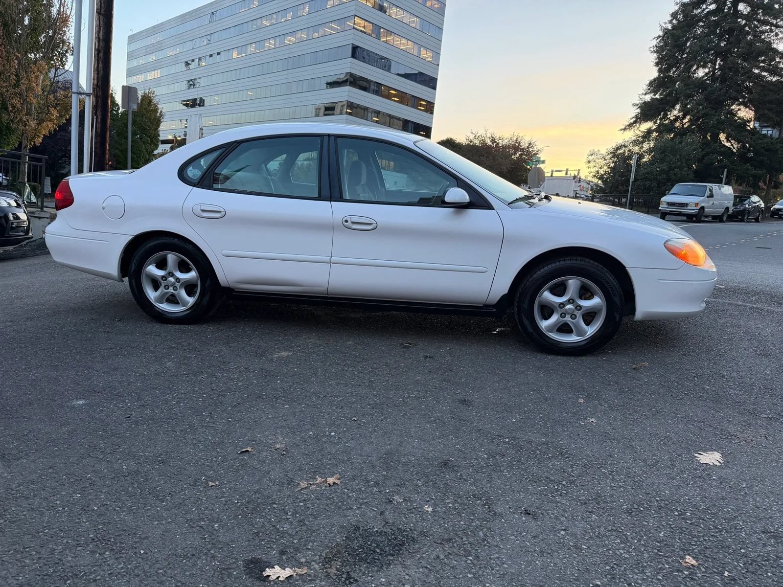 Used 2001 Ford Taurus SES FWD image 6