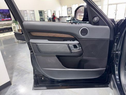 Used 2018 Land Rover Discovery HSE image 42