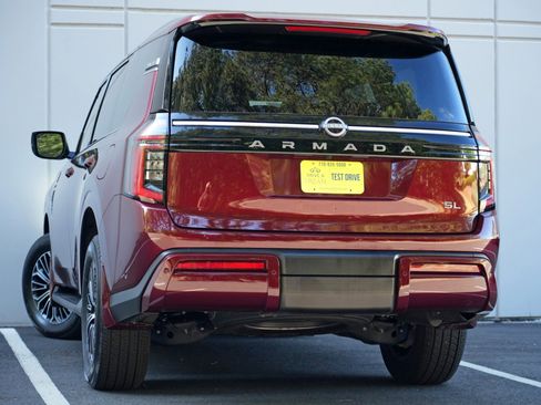 Used 2025 Nissan Armada SL AWD/4WD image 6