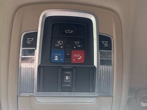 Used 2019 RAM 1500 Laramie AWD/4WD image 28