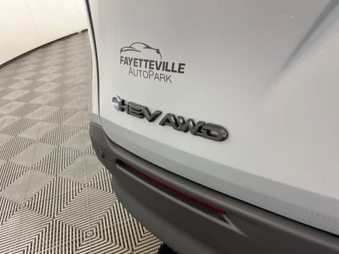 Used 2025 Toyota Sienna XLE Woodland Edition image 22