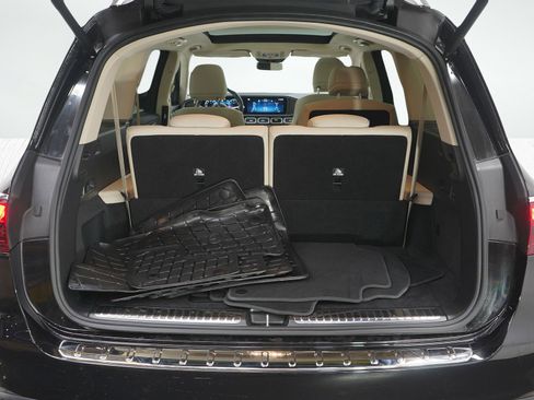 Used 2025 Mercedes-Benz GLS 450 4MATIC image 12