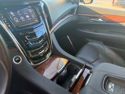 Used 2017 Cadillac Escalade ESV Premium Luxury image 51
