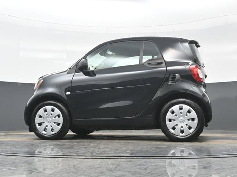 Used 2016 smart fortwo passion image 22