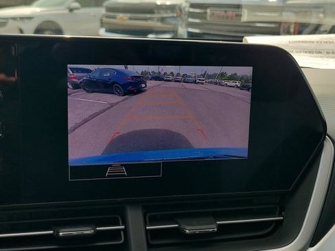 Used 2024 Chevrolet Trax RS w/ Sunroof Package FWD image 32