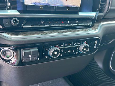 Used 2025 Chevrolet Silverado 2500 LT w/ Convenience Package image 28