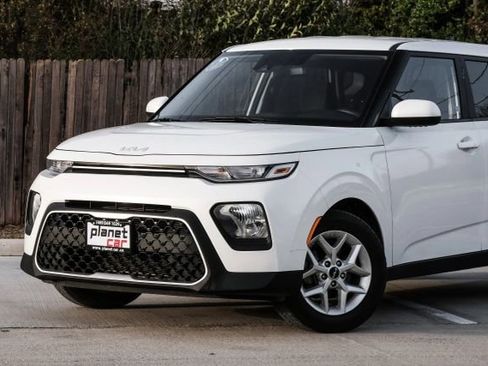 Used 2022 Kia Soul LX w/ Technology Package image 5