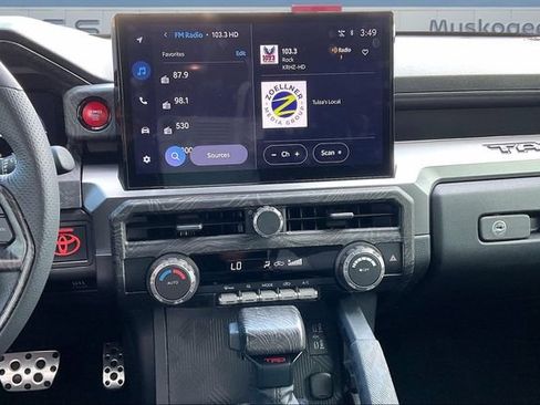 Used 2025 Toyota Tacoma TRD Sport AWD/4WD image 10