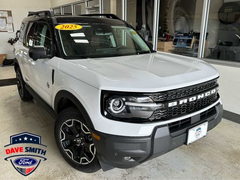Used 2025 Ford Bronco Sport Outer Banks w/ Outer Banks Tech Package+ AWD/4WD image 1