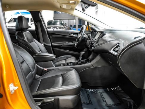 Used 2017 Chevrolet Cruze Premier w/ Enhanced Convenience Package FWD image 31
