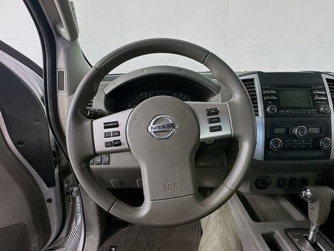 Used 2013 Nissan Frontier SV w/ SV Value Truck Pkg AWD/4WD image 11