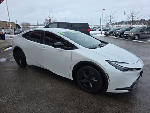 Used 2024 Toyota Prius LE image 3