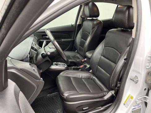 Used 2016 Chevrolet Cruze LTZ w/ Sun, Sound and Sport Package FWD image 9