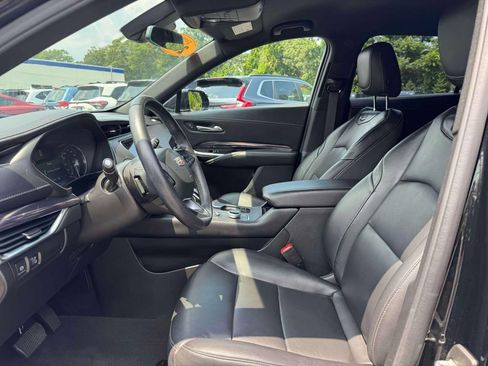 Used 2022 Cadillac XT4 Luxury w/ Cold Weather Package AWD/4WD image 17