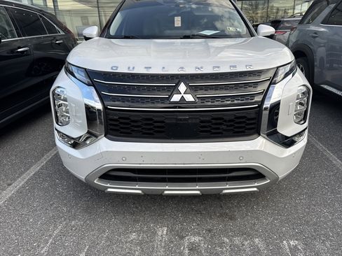 Used 2023 Mitsubishi Outlander SEL image 2