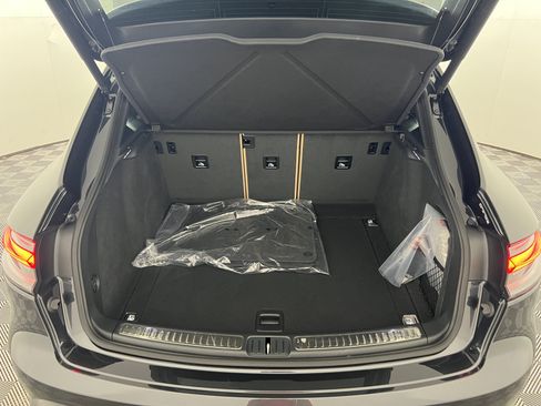 Certified 2026 Porsche Macan AWD/4WD image 21