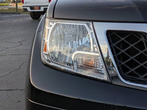 Used 2021 Nissan Frontier SV image 10