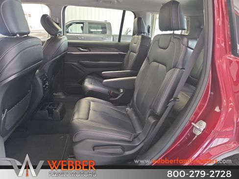 Used 2023 Jeep Grand Cherokee L Limited w/ Black Appearance Package AWD/4WD image 18