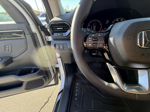 New 2025 Honda Pilot EX-L image 24