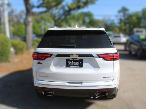 Used 2023 Chevrolet Traverse Premier FWD image 8