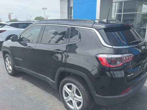 Used 2023 Jeep Compass Latitude w/ Sun and Sound Group AWD/4WD image 6