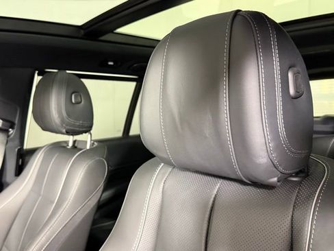 Used 2025 Mercedes-Benz GLS 580 4MATIC image 13