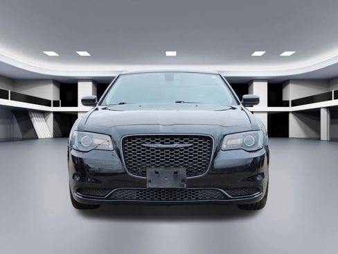 Used 2023 Chrysler 300 Touring w/ Sport Appearance Package image 9