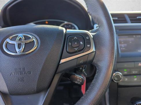 Used 2017 Toyota Camry SE image 12
