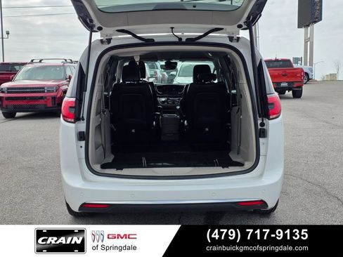 Used 2022 Chrysler Pacifica Touring-L FWD image 7