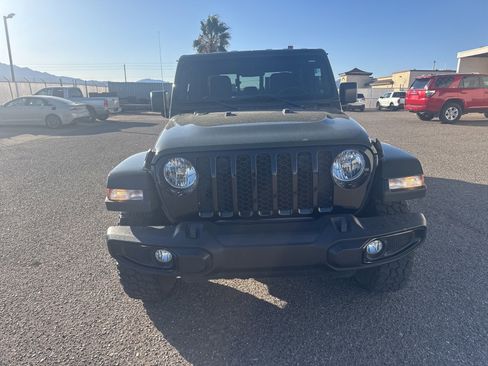 Used 2023 Jeep Gladiator Sport image 11