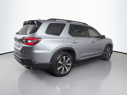 Used 2024 Honda Pilot Elite image 6