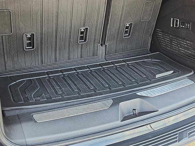 Used 2023 GMC Yukon Denali w/ Denali Reserve Package RWD image 9