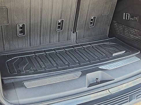 Used 2023 GMC Yukon Denali w/ Denali Reserve Package RWD image 9
