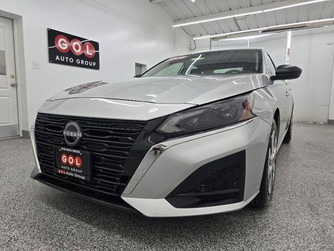 Used 2024 Nissan Altima 2.5 S FWD image 9