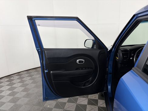 Used 2017 Kia Soul + w/ Designer's Package image 32