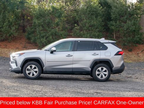 Used 2022 Toyota RAV4 LE image 4