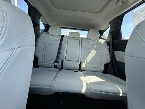 Used 2025 Hyundai Tucson Limited image 13