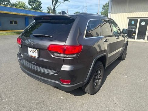 Used 2019 Jeep Grand Cherokee Laredo AWD/4WD image 4