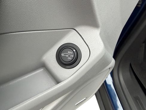 Used 2022 GMC Terrain SLT w/ Infotainment Package II image 36