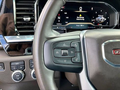 Used 2025 GMC Sierra 1500 SLT AWD/4WD image 14