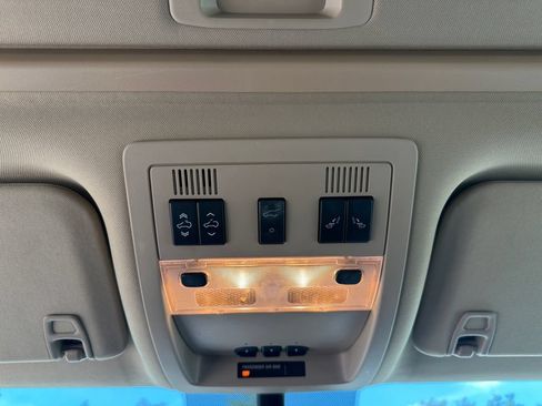 Used 2007 Chevrolet Tahoe LTZ w/ LTZ Preferred Equipment Group RWD image 26